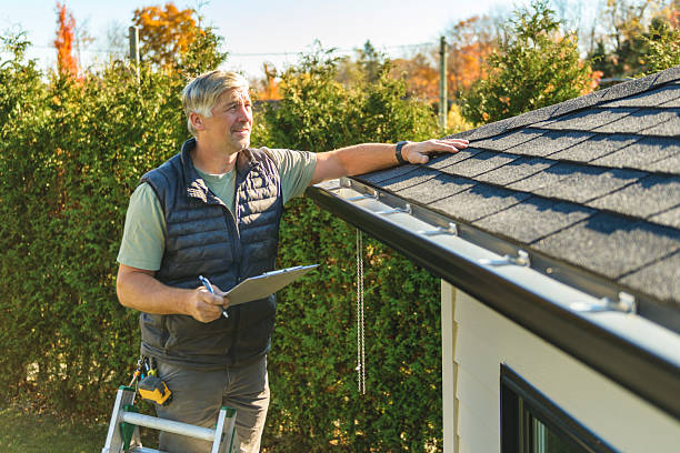 Professional Emergency Roof Repair technician working in Manhattan, IL